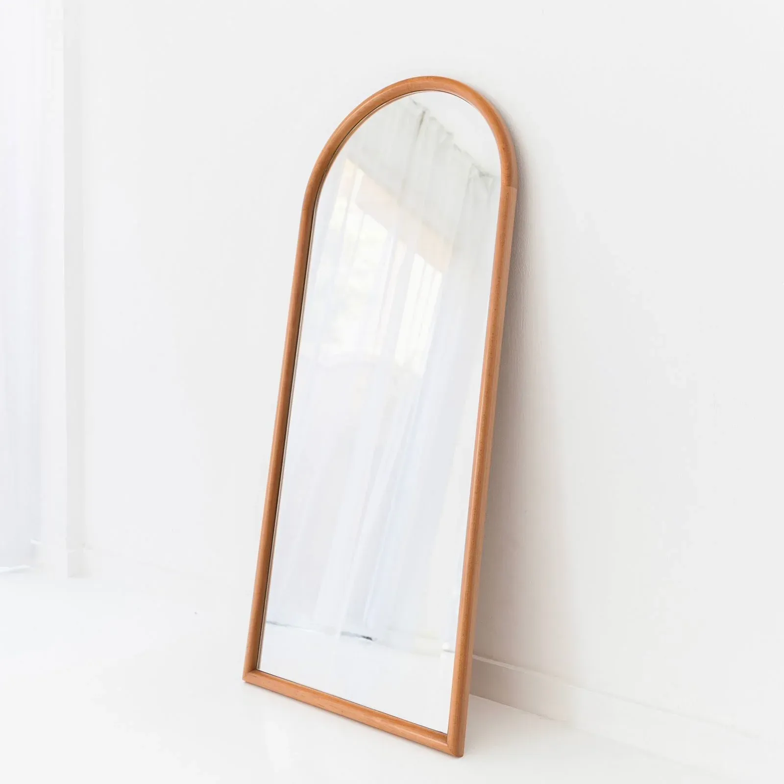 Picture of Su Arc Mirror