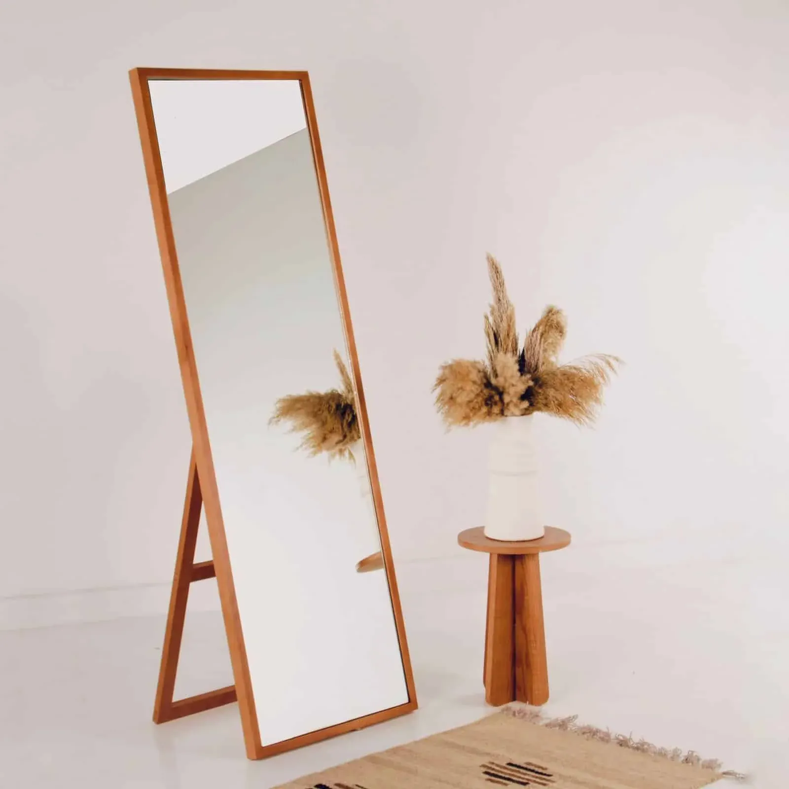Picture of Su Standing Mirror