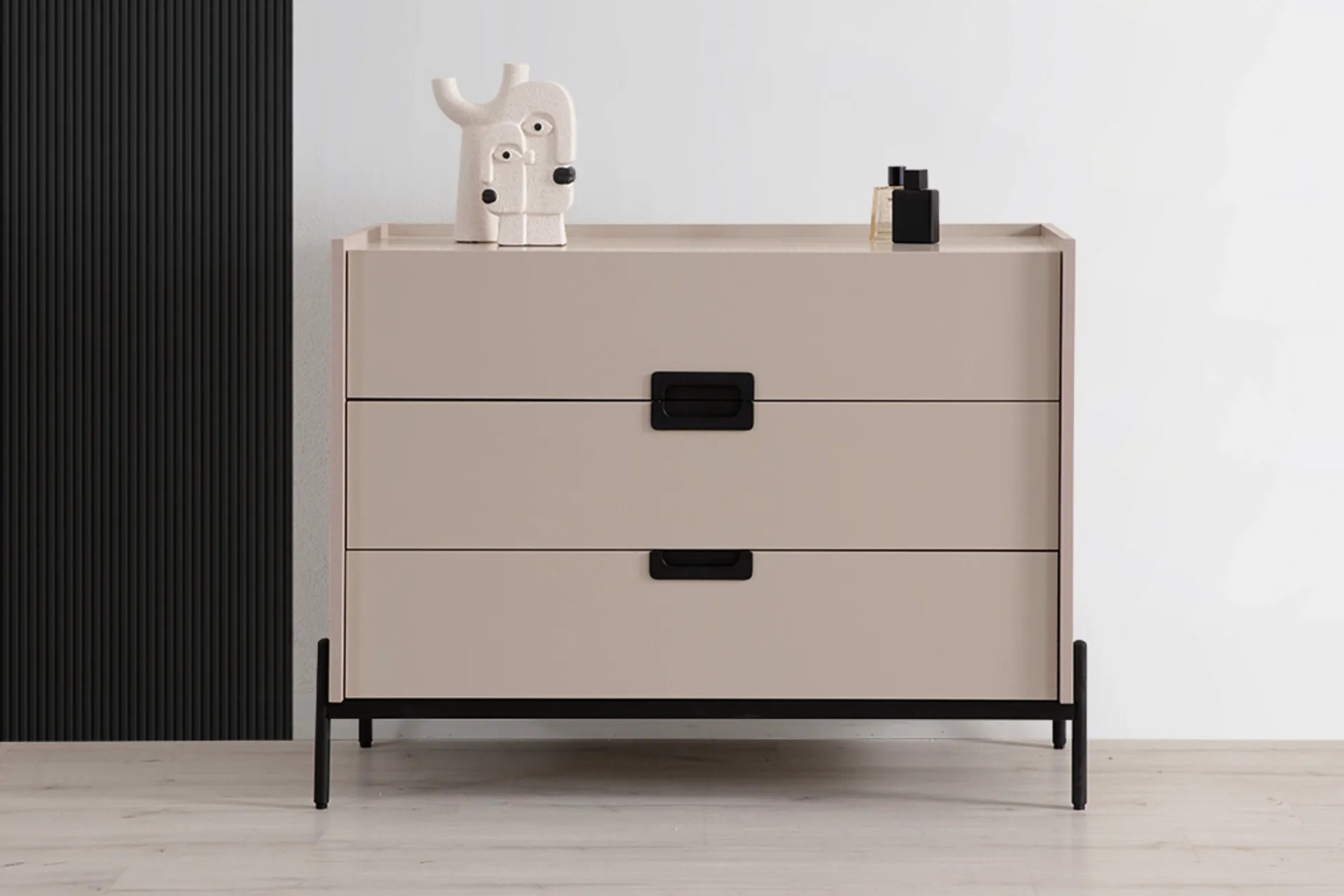Picture of FBMB004 Master bedroom set 5 pieces - White with multiple colors